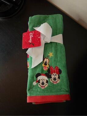 Disney Holiday Hand Towels   with Minnie, Mickey & Pluto Motifs